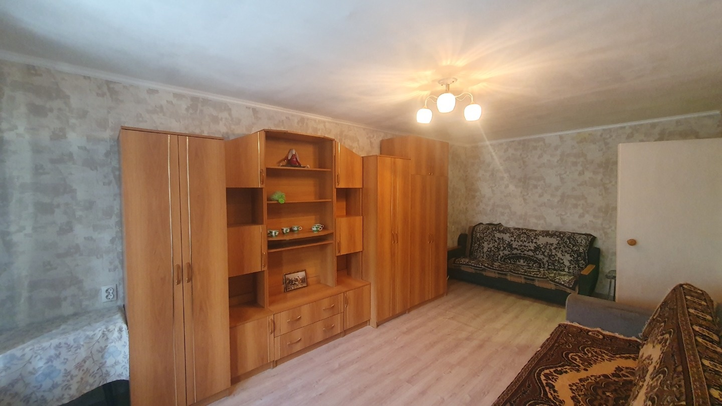 Сдам 1 к кв. в центре Саратова  на длительный срок.

Шикарное расположение!!!Шаговая доступность крытый рынок, проспект им. Столыпина пешеходная зона им. Рахова,новая набережная,все учебные заведения!транспортная развязка в любую точку города.

Хорошее состояние.

В квартире есть всё для комфортного