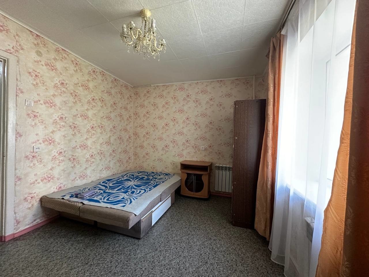 Сдается квартира с ремонтом Мира 15 А районе 3-ей дачной.. на длительный срок ,  Общая площадь 30 кв.м. В квартире сделан косметический ремонт. Имеется гардеробная.  Дом расположен в тихом, экологически чистом районе. В десяти минутах ходьбы детская и взрослая поликлиники, детский сад и школа.