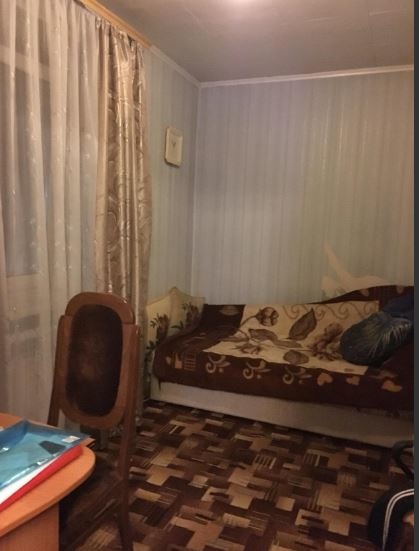Продаю 2 комнатную квартиру на 2 этаже 2 этажного дома. Комнаты в квартире изолированные, на две стороны. В квартире частично установлены пластиковые окна. Подходит под все формы расчета. Звоните!