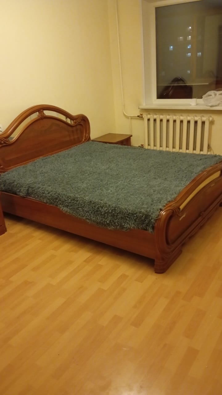 Сдаем однокомнатную квартиру на 6 этаже в р-не Бульвара Роз! 

В квартире есть всё необходимое для комфортного проживания: кухонный гарнитур, стол, холодильник, сплитсистема, спальный гарнитур, шкаф, душевая кабина, стиральная машинка. Большая застекленная лоджия.

Двор ухоженный, летом много зеле