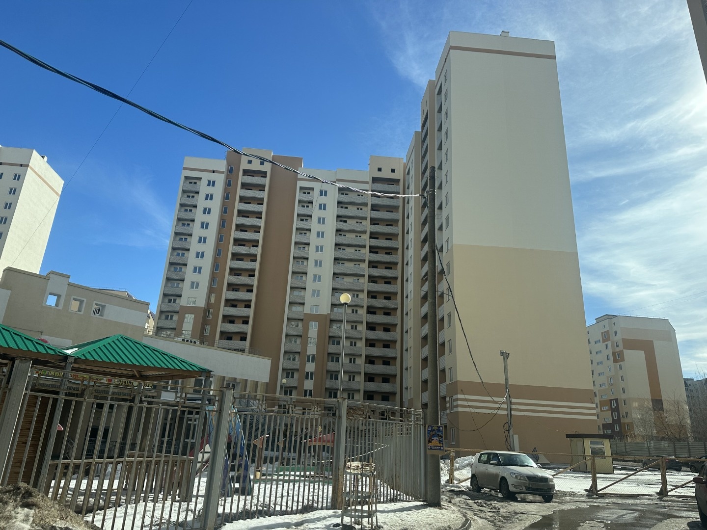 Продается квартира в самом лучшем месте заводского района, в ЖСК Авиатор-4, на 15 этаже, площадью 40 кв.м. С окон открывается шикарный панорамный вид на Волгу. Сдача дома лето 2025 г.
Продажа по переуступки пая.