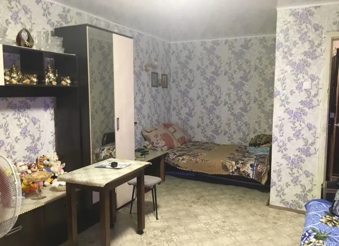Продаю отличную однокомнатную квартиру на 2 этаже 5 этажного дома. В квартире сделан косметический ремонт, установлены пластиковые окна, натяжные потолки, при продаже частично остается мебель. Подходит под все формы расчета.