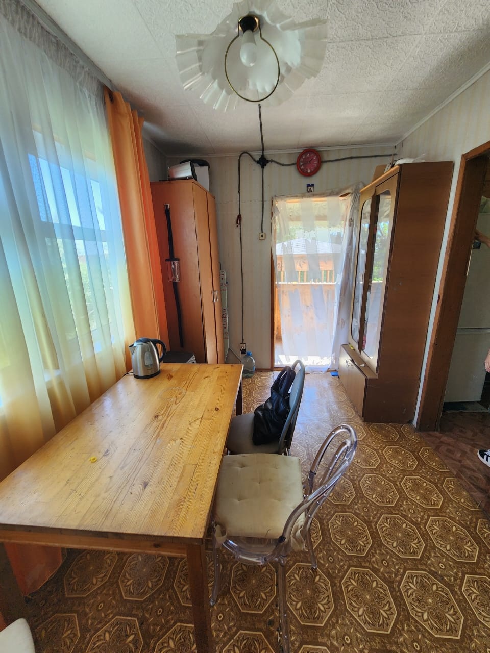 Продается отличный дом на берегу р. Волга
Дом 48 м2, два этажа. Материал - брус.
В доме свет, вода, канализация, газ по границе участка.
Участок  4,1 сотки, квадратный, ровный, огорожен забором. Прекрасный сад. Хороший подъезд круглый год. Рядом 2 пляжа.  Вопросы по телефону.