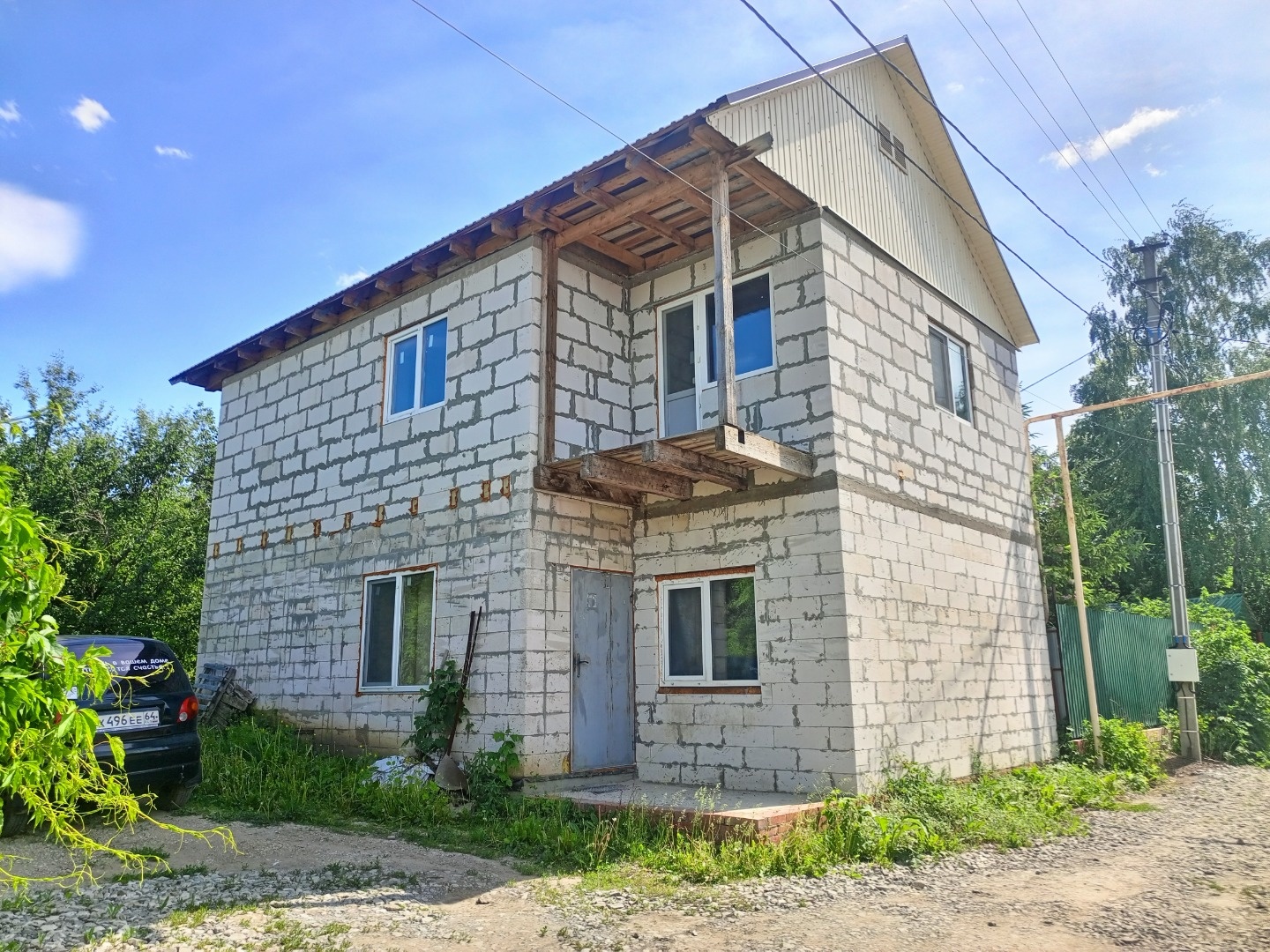 Продаётся от собственника дом 120 кв.м, 2 этажа, район Поливановки, в 11 км. oт центра Сapaтoвa. Дом строили для себя из качественных материалов. 
​
Часть первого этажа с ремонтом и заведенными коммуникациями( кухня, санузел), другая часть первого этажа без отделки. Второй этаж без ремонта, заведена