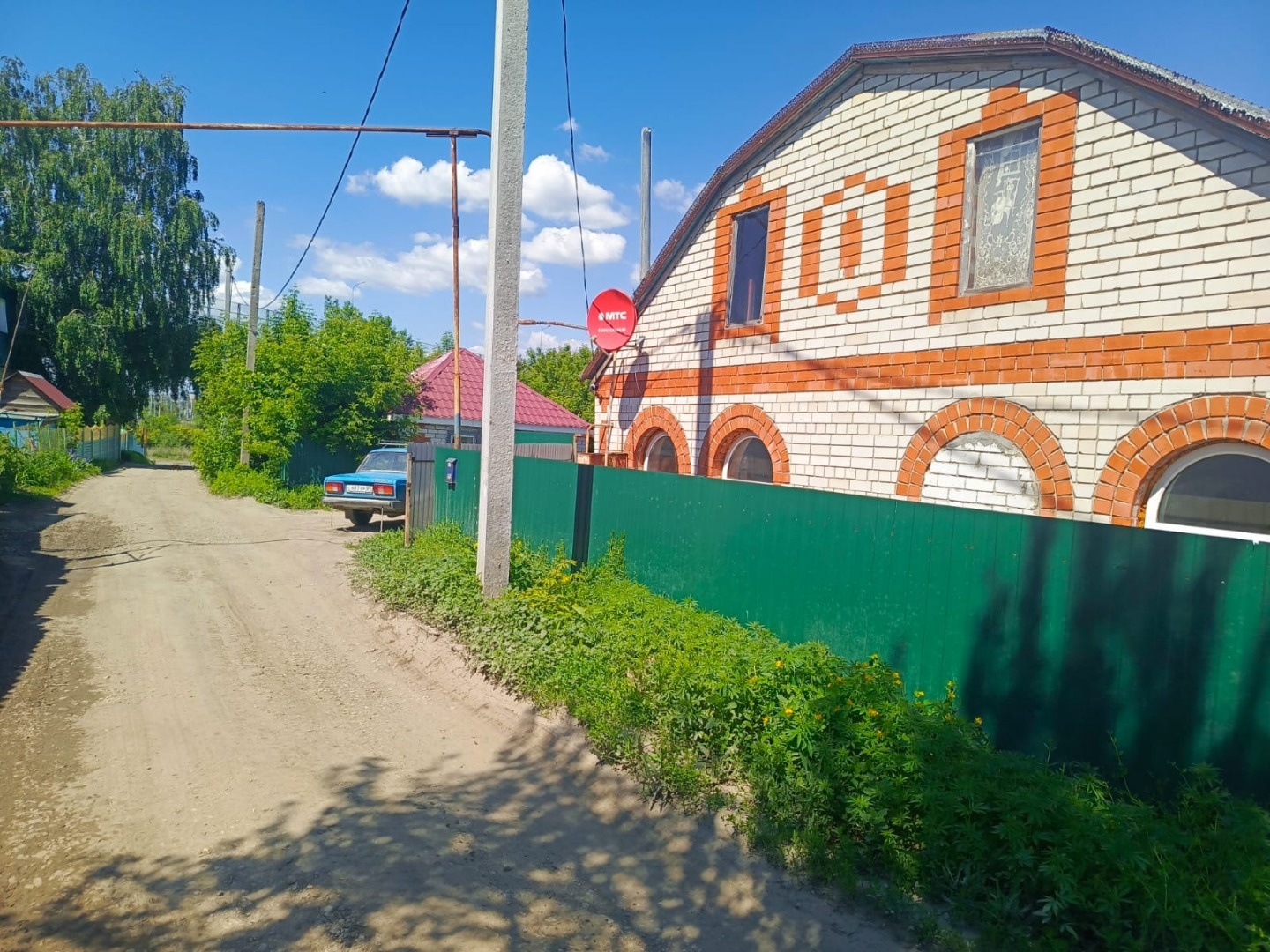 СРОЧНАЯ ПРОДАЖА!!!!
ТОРГ!!!

Предлагаю на продажу два отдельно стоящих  дома расположенных на одном участке .
Один дом 1960 г,другой в 2005г, дома кирпичные.(33.7 кв.,94.5 кв.м)Оба дома оборудованы коммуникациями ,слив ,вода,газ.
Маленький дом в данный момент, часть используется как баня,часть под с