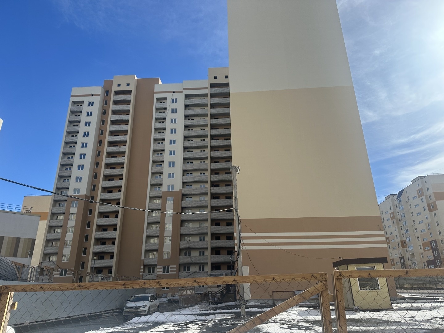 Продается квартира в самом лучшем месте заводского района, в ЖСК Авиатор-4, на 15 этаже, площадью 40 кв.м. С окон открывается шикарный панорамный вид на Волгу. Сдача дома сентябрь 2025 г.
После сдачи цена будет выше.
Продажа по переуступки пая.