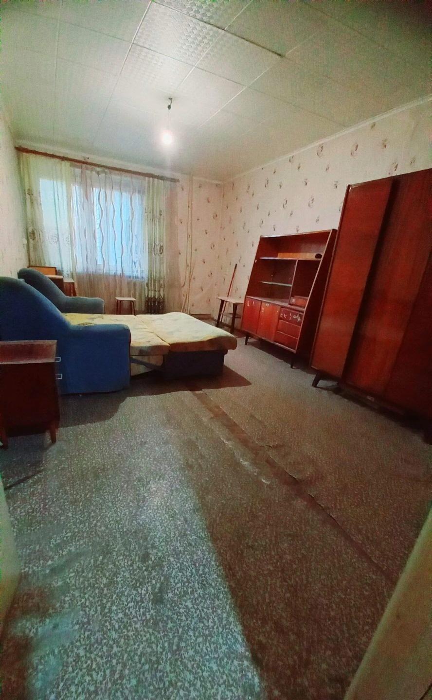 Продаю комнату к коммунальной квартире, комната со своим санузлом и коридором. Рассматриваем наличный расчет и материнский капитал. Звоните! 