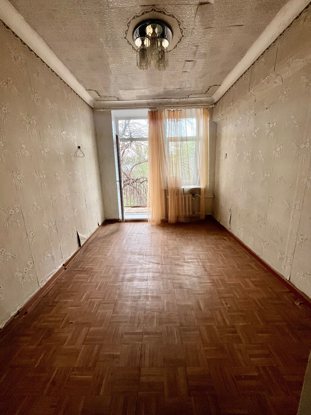 К продаже представлена 2-х комнатная квартира площадью 47,7 кв.м., без учета 2-х балконов. Планировка Люкс на две стороны. 
Стояки на отопление заменены. Сан узел раздельный, установлена газовая колонка.
Ремонт в квартире отсутствует.
В подъезде установлены пластиковые окна!! 
Развитая инфраструкт