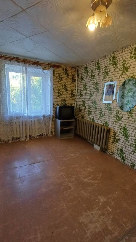 Предлагаю к продажи комнату 11.6 м2 в 4-х комнатной квартире. Дом кирпичный очень теплый.
Комната расположена на 2-м этаже 5-ти этажного дома. В комнате установлено пластиковые окно. 
Рассматриваем все форма расчета  ,один взрослый собственник. Подходит материнский капитал,площадь конкретизирована .