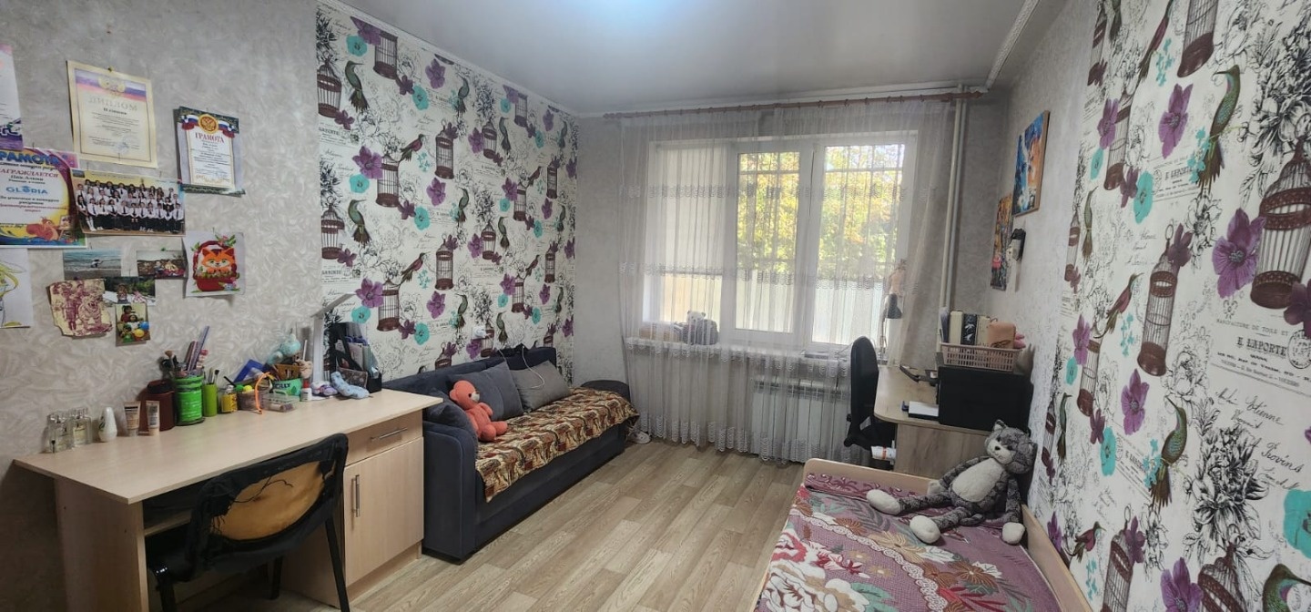 Предлагаю на продажу 3х комнатную квартиру в самом центре заводского района (район ЗАГСА)
Планировка 2+1,сделан косметический ремонт,заменены все основные коммуникации.
Состояние хорошее.заходи.живи.Низкие коммунальные платежи.
Приятный бонус для покупателей  погреб,для хоз.нужд!
Зеленый уютный двор
