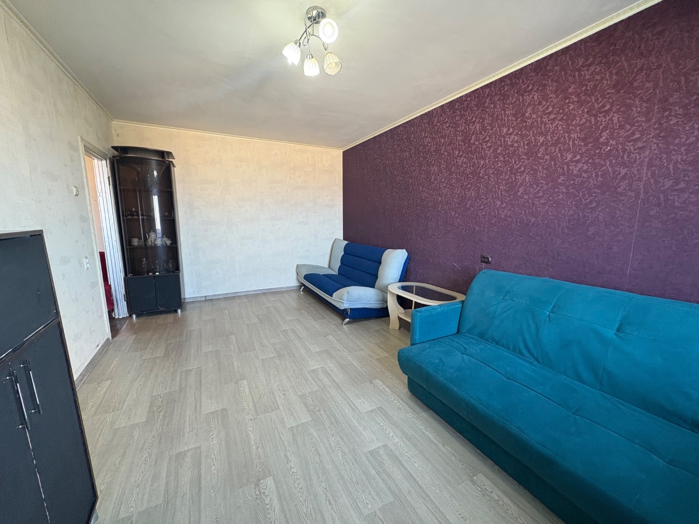 
Продаю уютную 1-комнатную квартиру в районе 2-й дачной! 

Предлагается к продаже светлая и комфортная однокомнатная квартира, расположенная на 8 этаже 9-ти этажного дома. В квартире выполнен косметический ремонт, и она готова к заселению — всё необходимое уже есть!

Основные характеристики:
- Этаж: