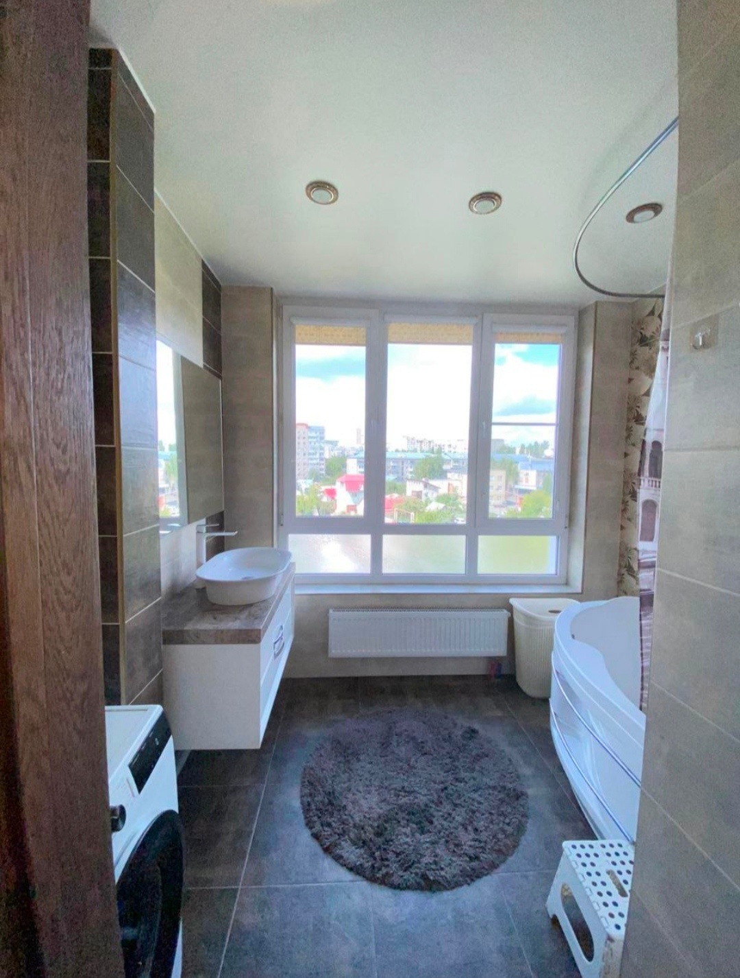 Продаю 2х-комн. квартиру с видом на городской парк. Уникальный проект 26-ти этажного дома ЖК Мечта с фасадным утеплением и техническим этажом с крышкой котельной, что существенно экономит коммунальные платежи и исключает проблемы с горячей водой и отоплением. 
Квapтирa площадью без учета лоджии 51,8