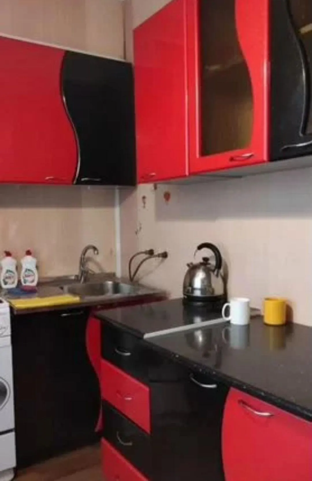 Сдаю однокомнатную квартиру на 2 этаже 5 этажного дома. В квартире есть все необходимое для проживания. Дом расположен в районе с развитой инфраструктурой, в шаговой доступности расположены остановки общественного транспорта , школа, дет.сад, магазины, парк М.Расковой и многое другое. Основная плата