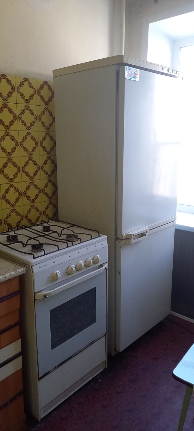 Продается 1-комнатная квартира площадью 33 кв. м. на 6 этаже 9-этажного кирпичного дома недалеко от центра города.
В квартире требуется косметический ремонт.
Уже установлены  пластиковые окна и натяжные потолки.
Остальное - на усмотрение нового собственника.
Имеется тамбур на 3 квартиры. Очень добро