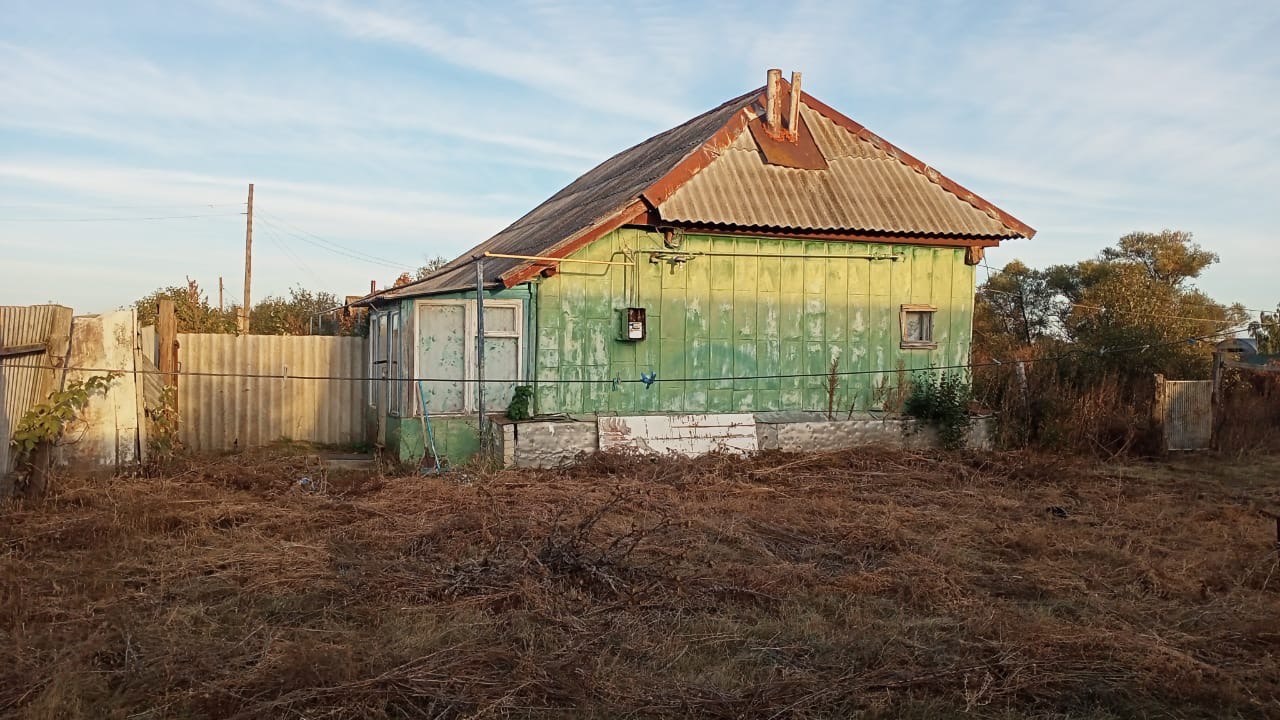 Продается дом в Петровском р-не, село Новая Усть-Уза, по адресу ул. Цветочная д.2. Дом 40 м. на участке 15 соток. В Доме есть все для нормальной жизни: газ, вода, свет, канализация. Все подробности по телефону. Любая форма расчета, можно за мат капитал.