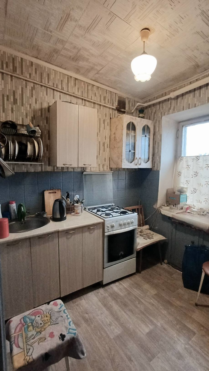 Продаётся просторная, уютная 2- х комнатная квартира 45.2м2 в кирпичном теплом доме.
Отличная возможность организовать личное пространство каждому члену семьи 
Санузел совмещен
Есть балкон
Просторный коридор.
Высокие потолки.
Возможно изолировать комнаты.
Прекрасный район с развитой инфраструктурой 