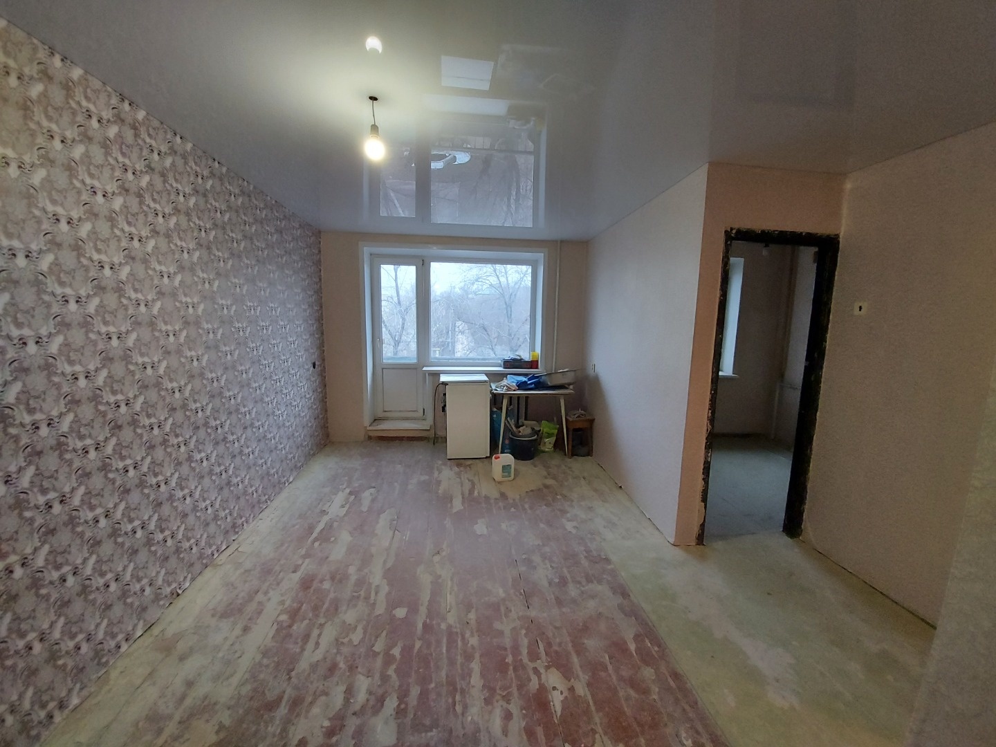 Продается однокомнатная квартира на 4 комфортном этаже 5ти этажного кирпичного дома. Квартира требует ремонта и готова к вашим дизайнерским решениям! 
Квартира очень теплая, с/у совмещённый,окна на улицу. 1взр.собственник! Чистая продажа.

По инфраструктуре очень хорошо. В шаговой доступности всё са