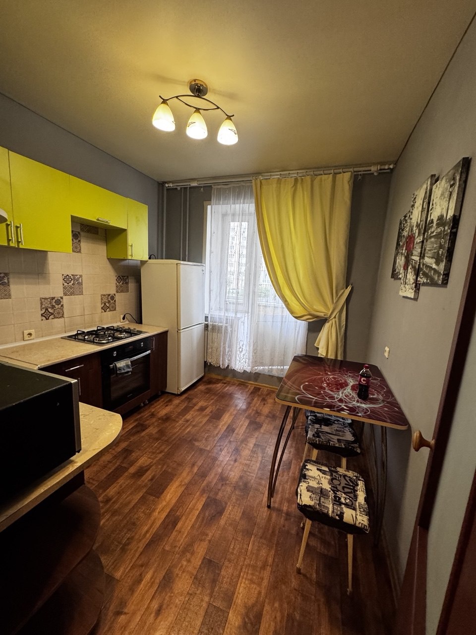 Сдается однокомнатная квартира в новом микрорайоне Солнечный-2 на первом высоком этаже! Сдача на месяц, два, три возможна! 
Все необходимое для комфортного проживания в шаговой доступности! 

Звоните!