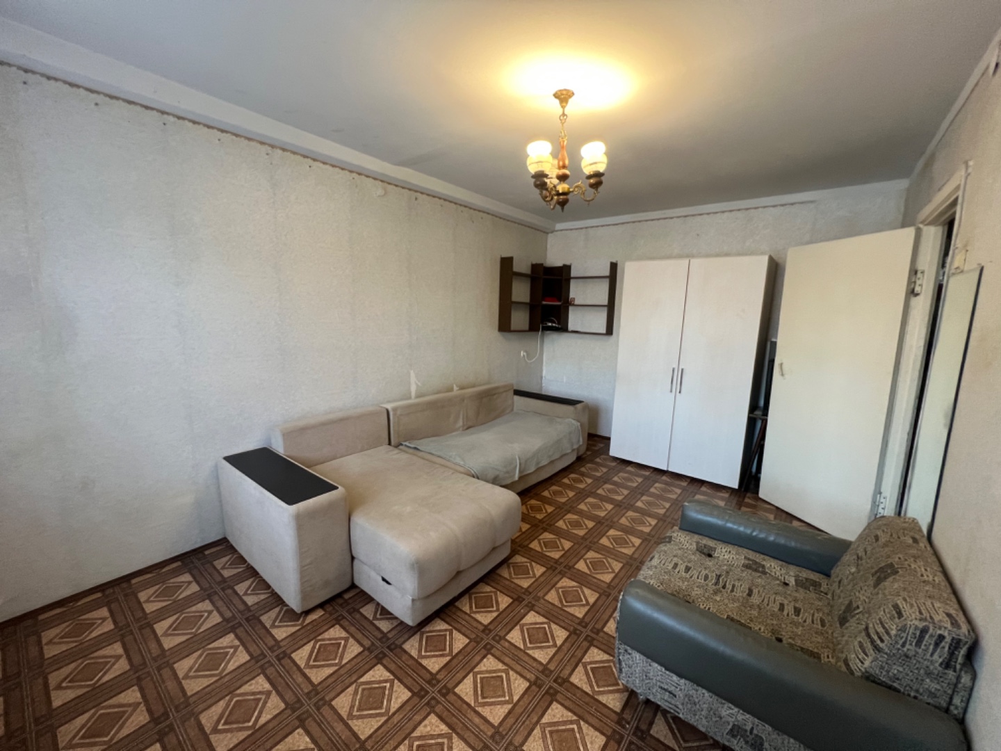 ТОЛЬКО НАЛИЧНЫЙ РАСЧЕТ !!!
Продается отличная 2-х Комнатная квартира! 
Квартира требует ремонта, сможете воплотить свои дизайнерские фантазии! 
Пластиковые окна, удобный 1-й этаж! 

Дом расположен в отличном месте, все в шаговой доступности, школа, дет, сад! 
Различные сетевые магазины, так же удобн