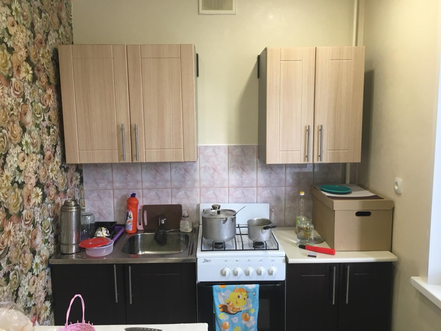 Продаю 2 комнатную квартиру на 7 этаже 9 этажного дома. Квартира очень светлая, теплая и уютная.  В квартире сделан хороший ремонт. Подходит под все формы расчетов. Звоните! 