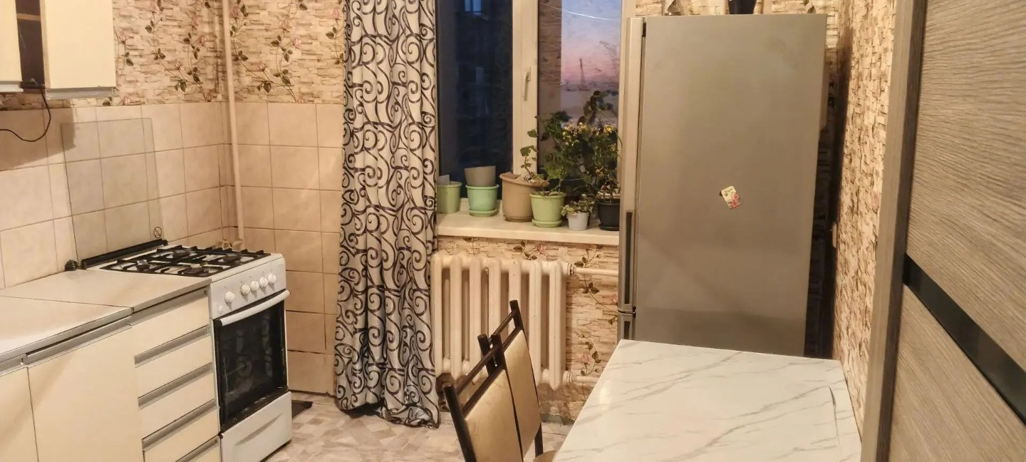 Сдаю 1 ком.кв на 4 этаже 5 этажного дома. В квартире есть все необходимое для проживания. Звоните!