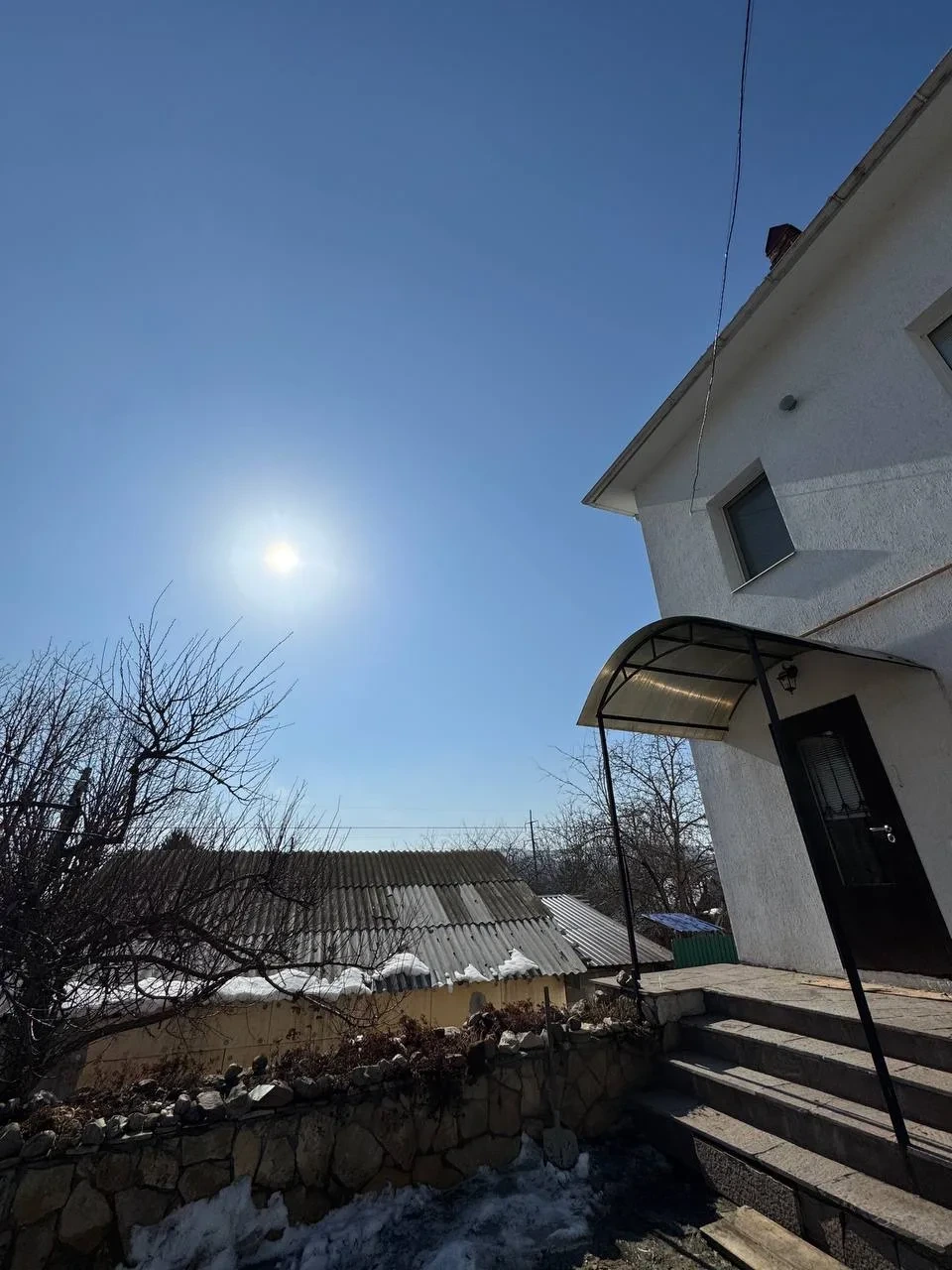 Продаётся просторный кирпичный коттедж 293 м² в 10 минутах от центра города — идеальный вариант для комфортной жизни большой семьи.
Дом сочетает в себе продуманную планировку, качественное строительство и все необходимые коммуникации — заезжай и живи!

Планировка и пространство: 3 полноценных этажа 