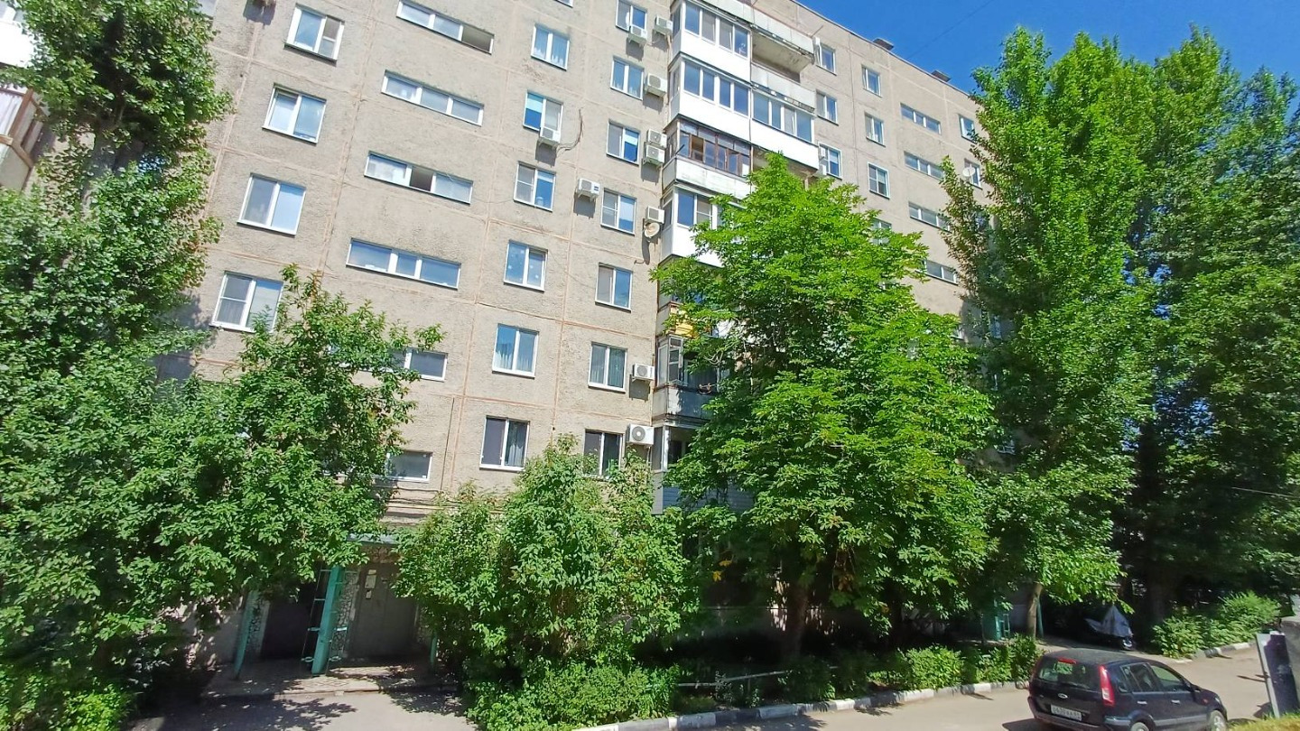 Квартира под задатком 
Продаётся , уютная трех комнатная квартира.

Район проживания — Центр города Саратов
Преимущества квартиры:
Отличная транспортная развязка в любые направления города. Район Детского парка.
Квартира идеально подойдёт для тех, кто ценит комфорт, качество жизни.
Адрес: г Саратов,
