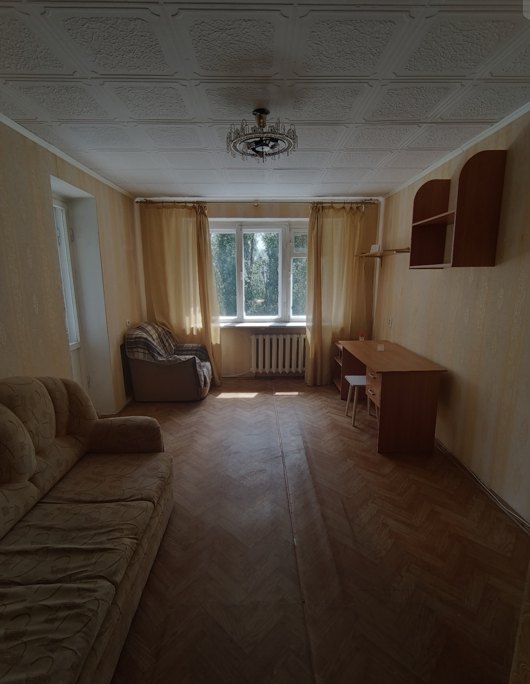 Продается уютная однокомнатная квартира в кирпичном доме! До СГТУ и СГМУ 15 минут, хорошая транспортная развязка!
Развитая инфраструктура: стадион Волга, рынок Волга, в шаговой доступности ТЦ Оранжевый, рядом школы - № 23 и лицей 15, детские сады, магазины, аптеки и многое другое. Чистый подъезд. 
В